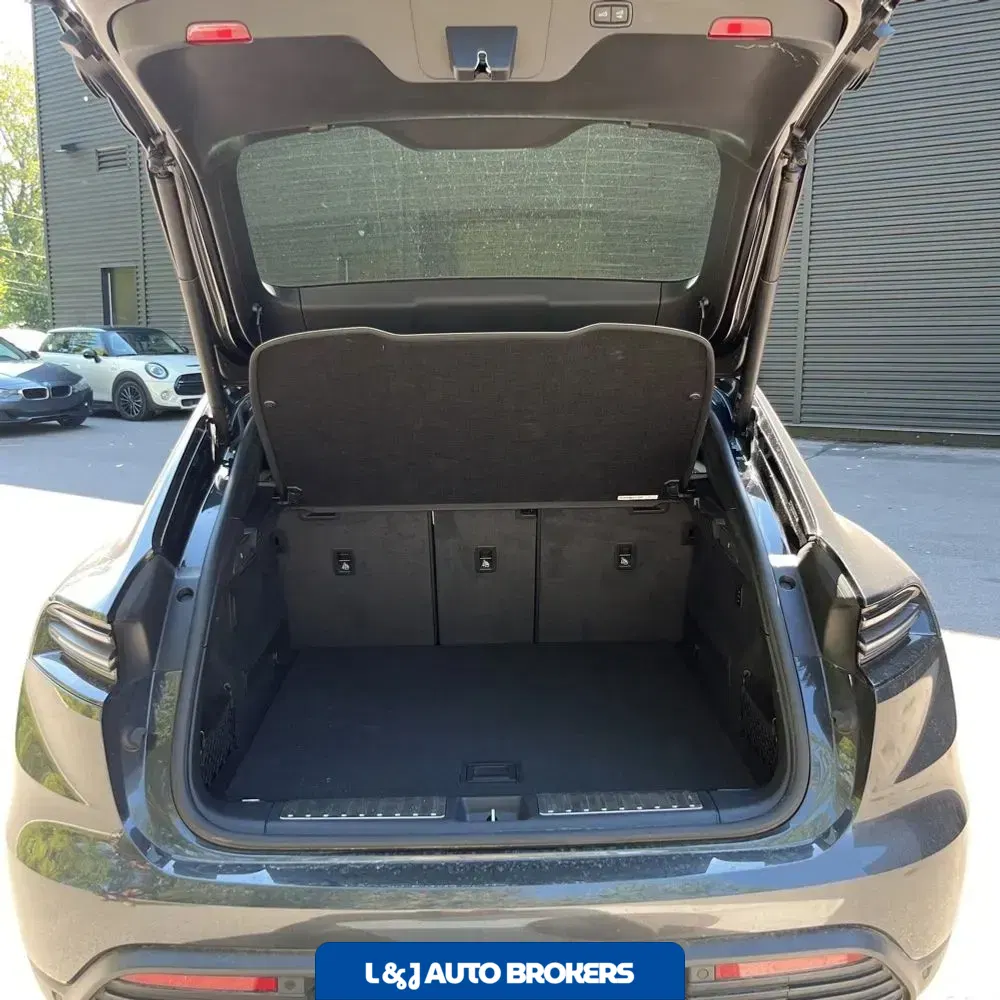 2024 Porsche Macan EV 4