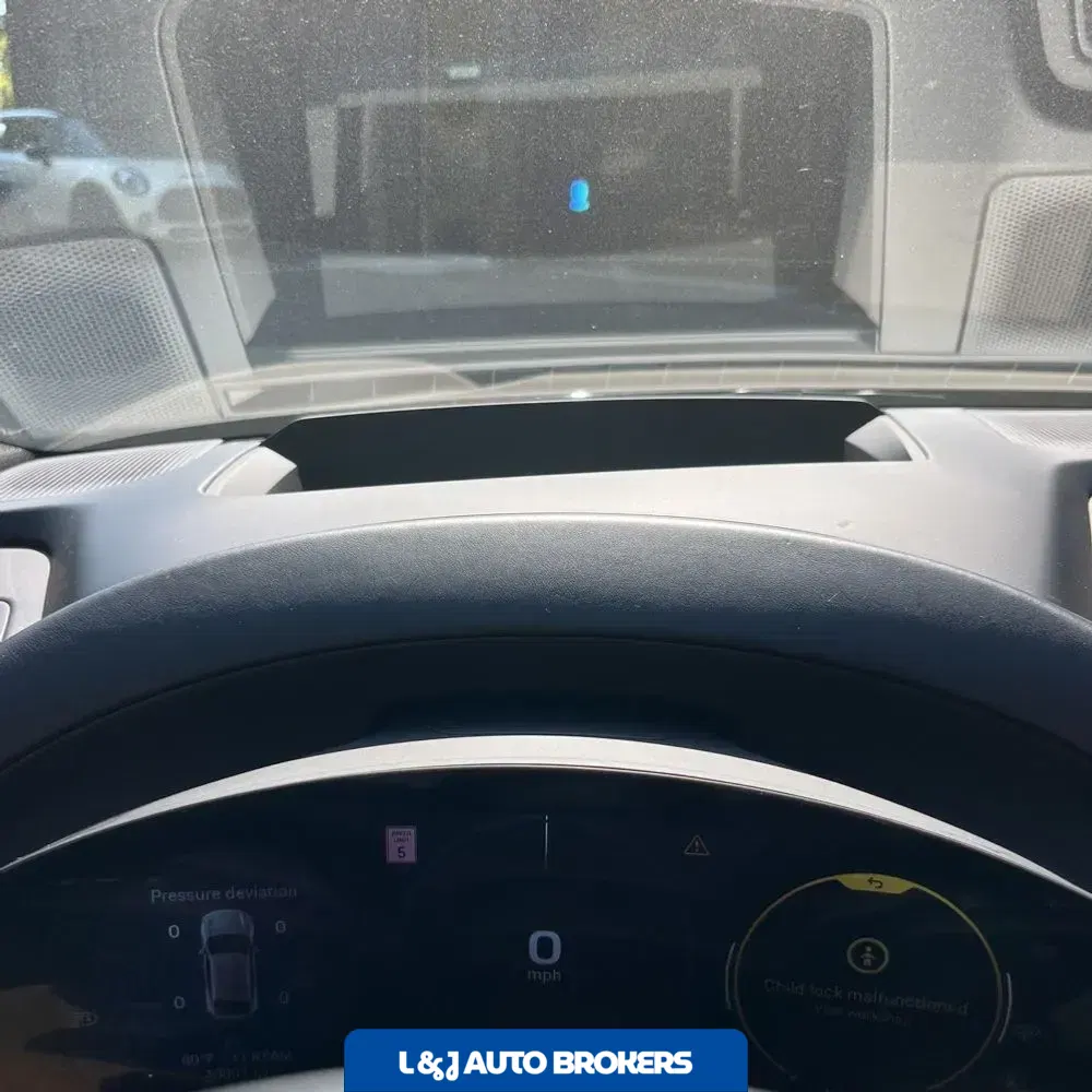 2024 Porsche Macan EV 4