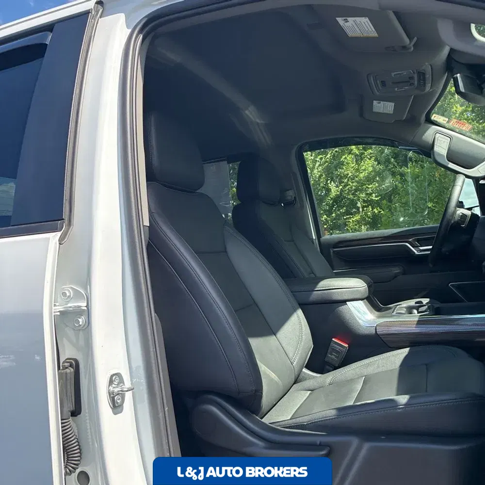 2025 Chevrolet Silverado 3500HD C/C