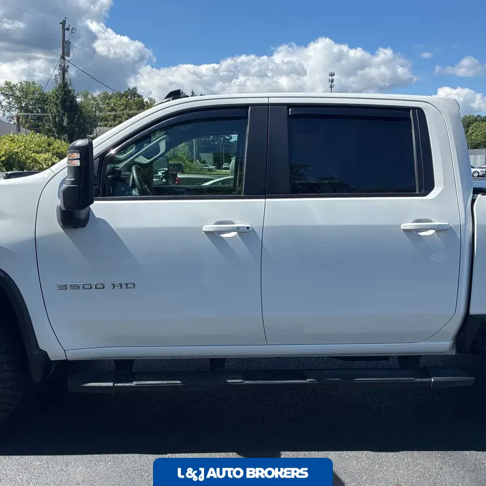 2025 Chevrolet Silverado 3500HD C/C