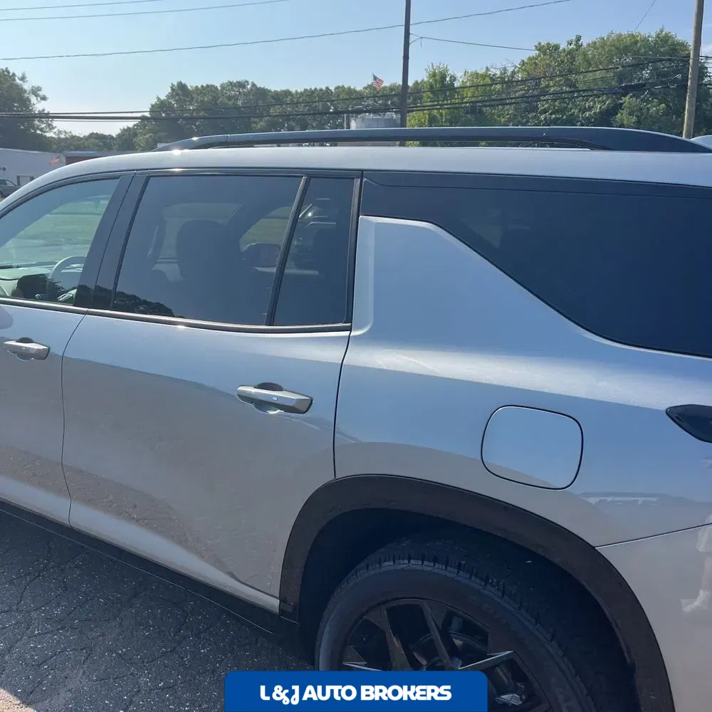 2025 Chevrolet Traverse RS