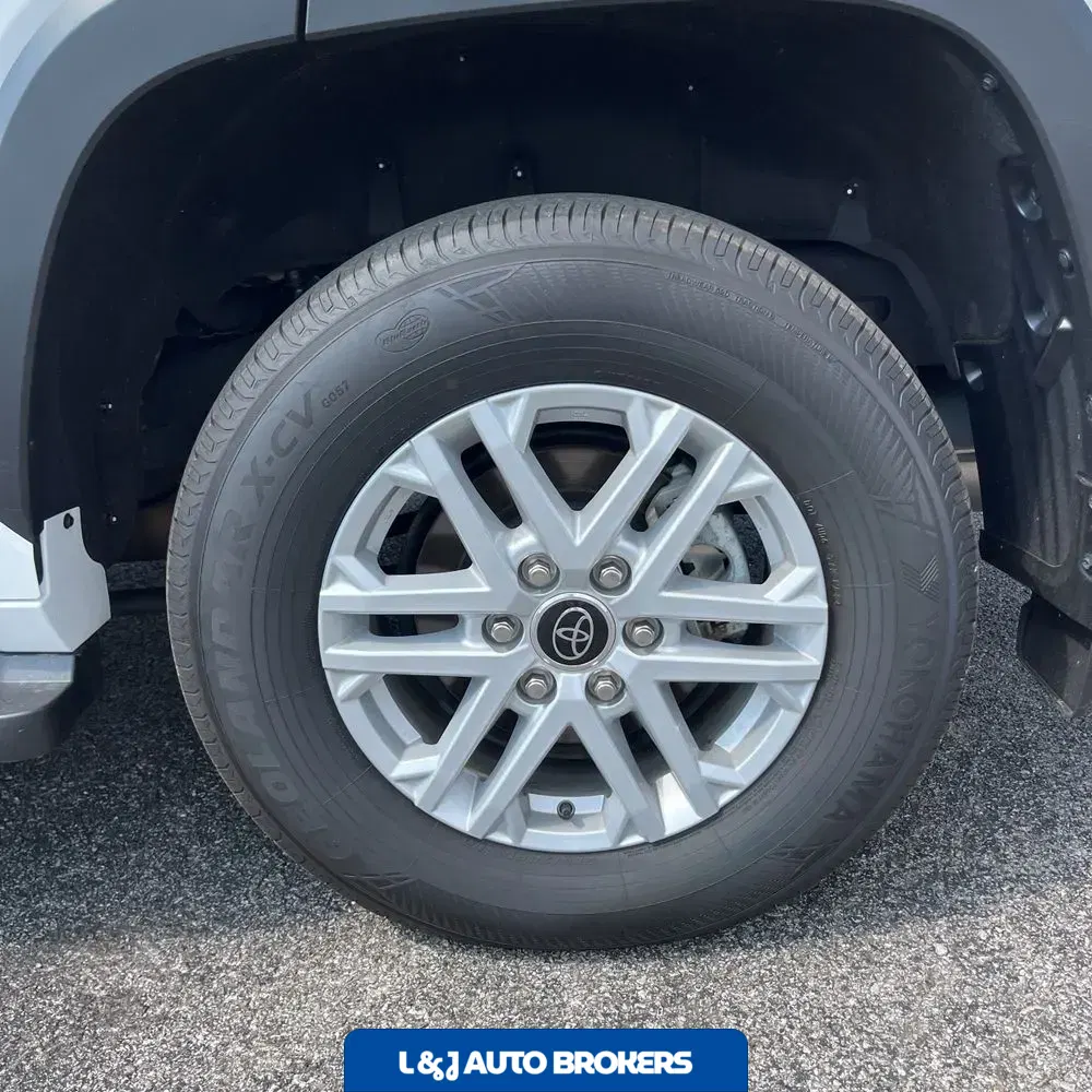 2024 Toyota Sequoia SR5