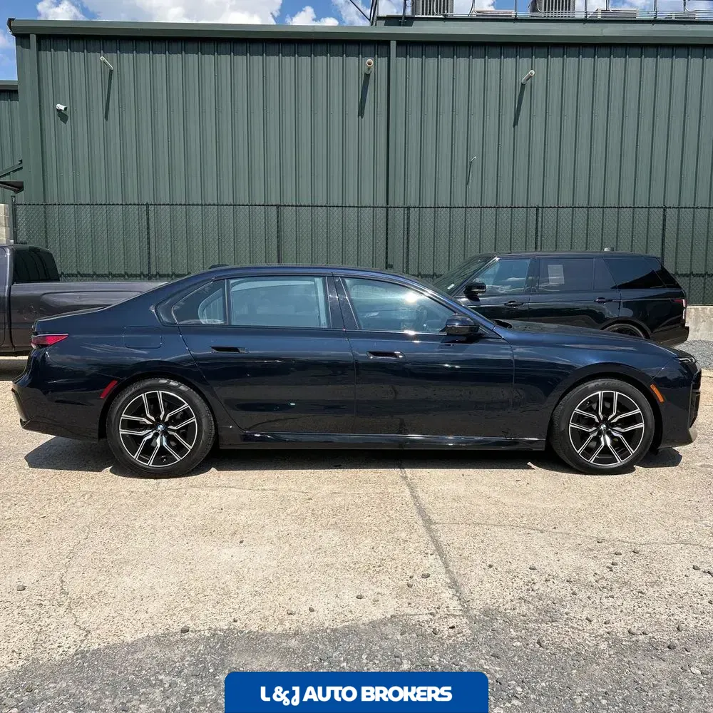 2024 BMW 7-Series 740i