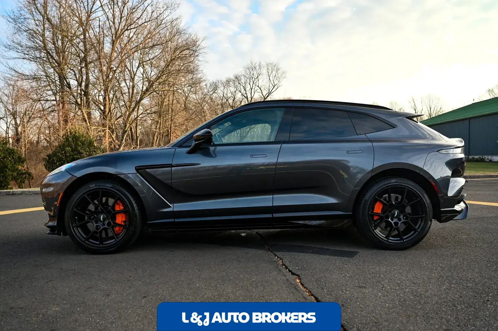 2023 Aston Martin DBX707