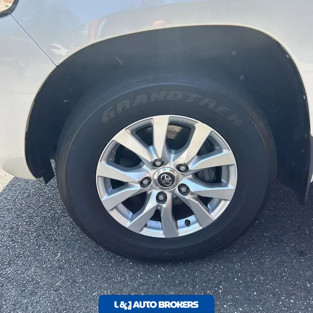 2019 Toyota Land Cruiser Base