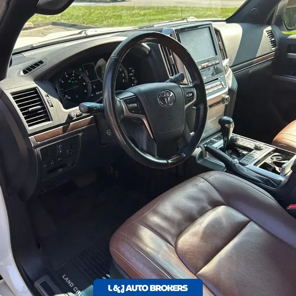 2019 Toyota Land Cruiser Base