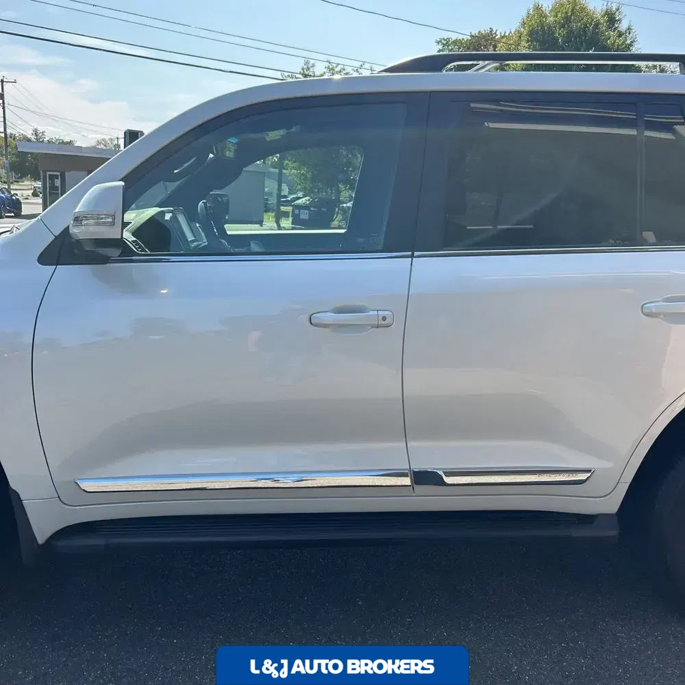 2019 Toyota Land Cruiser Base