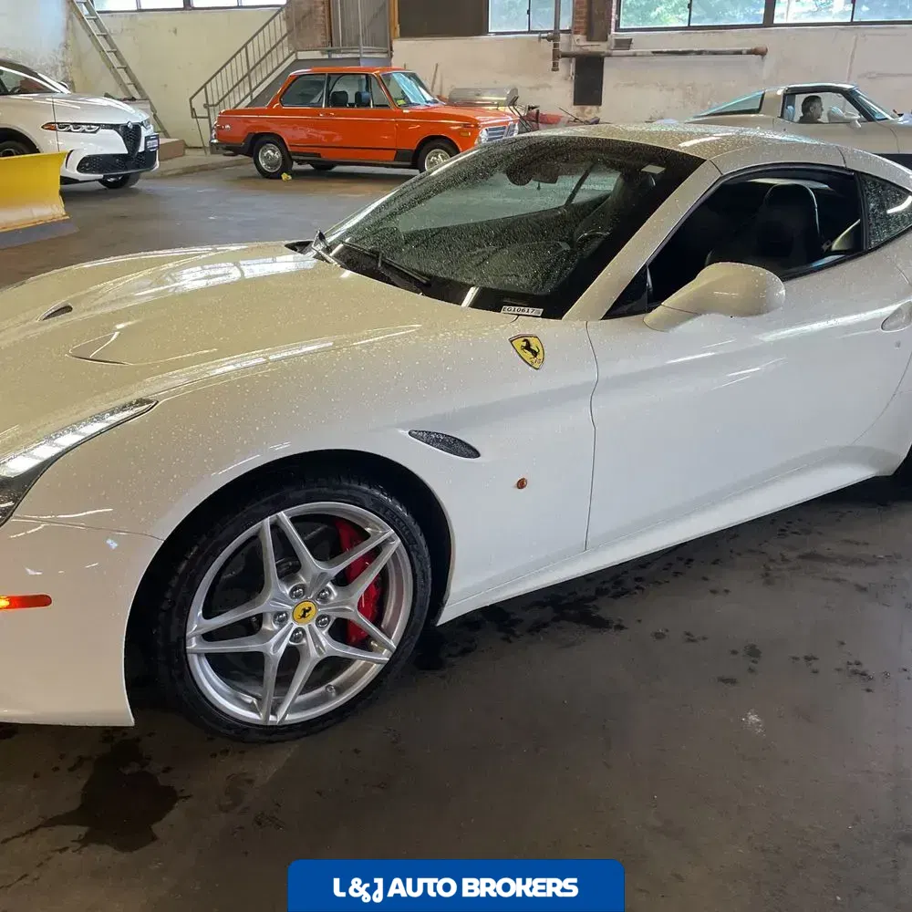 2017 Ferrari California T Base