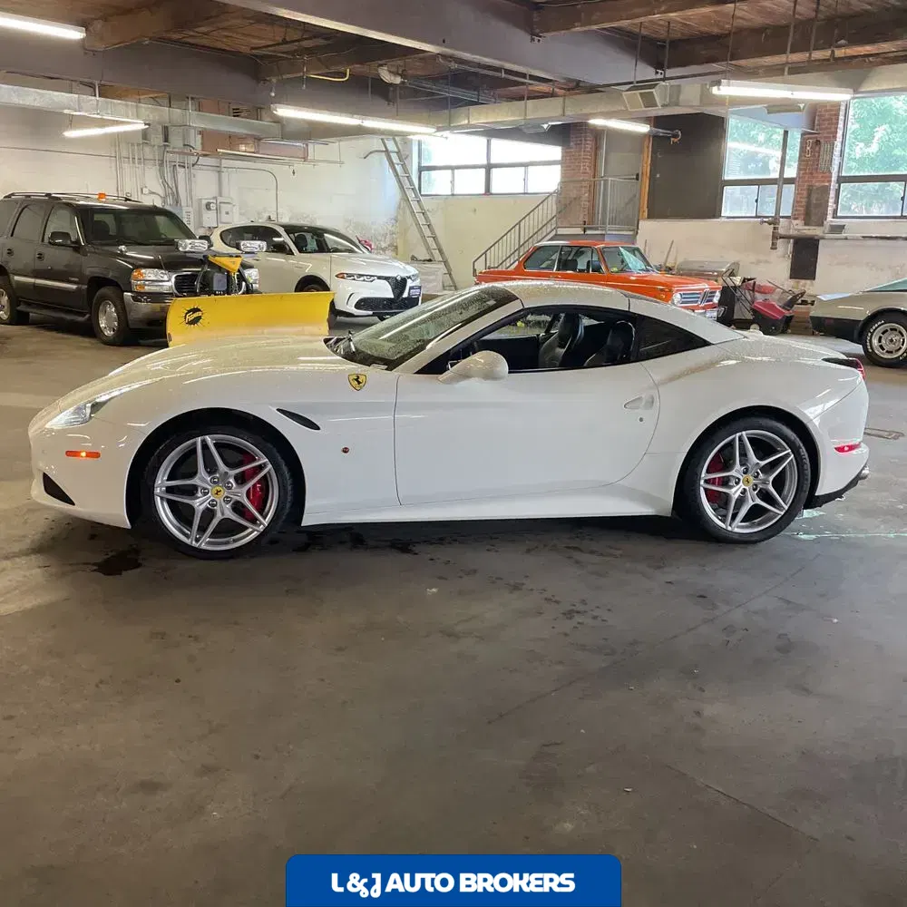 2017 Ferrari California T Base