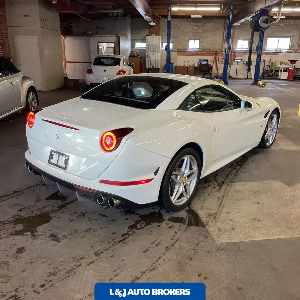 2017 Ferrari California T Base