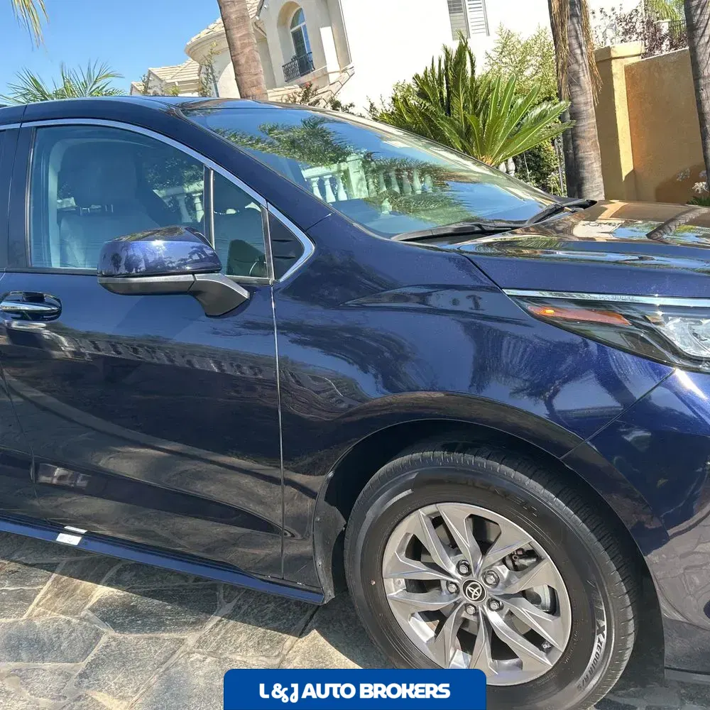 2024 Toyota Sienna XLE 8-Passenger