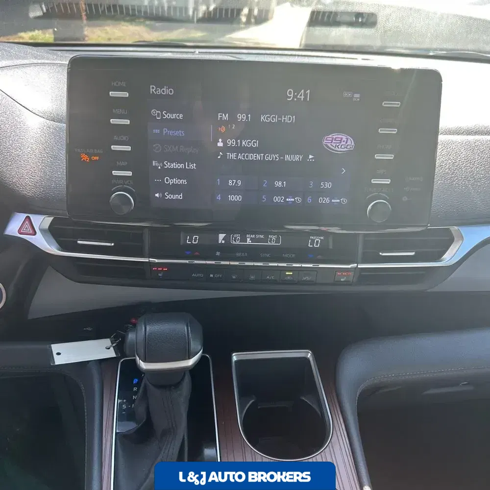 2024 Toyota Sienna XLE 8-Passenger